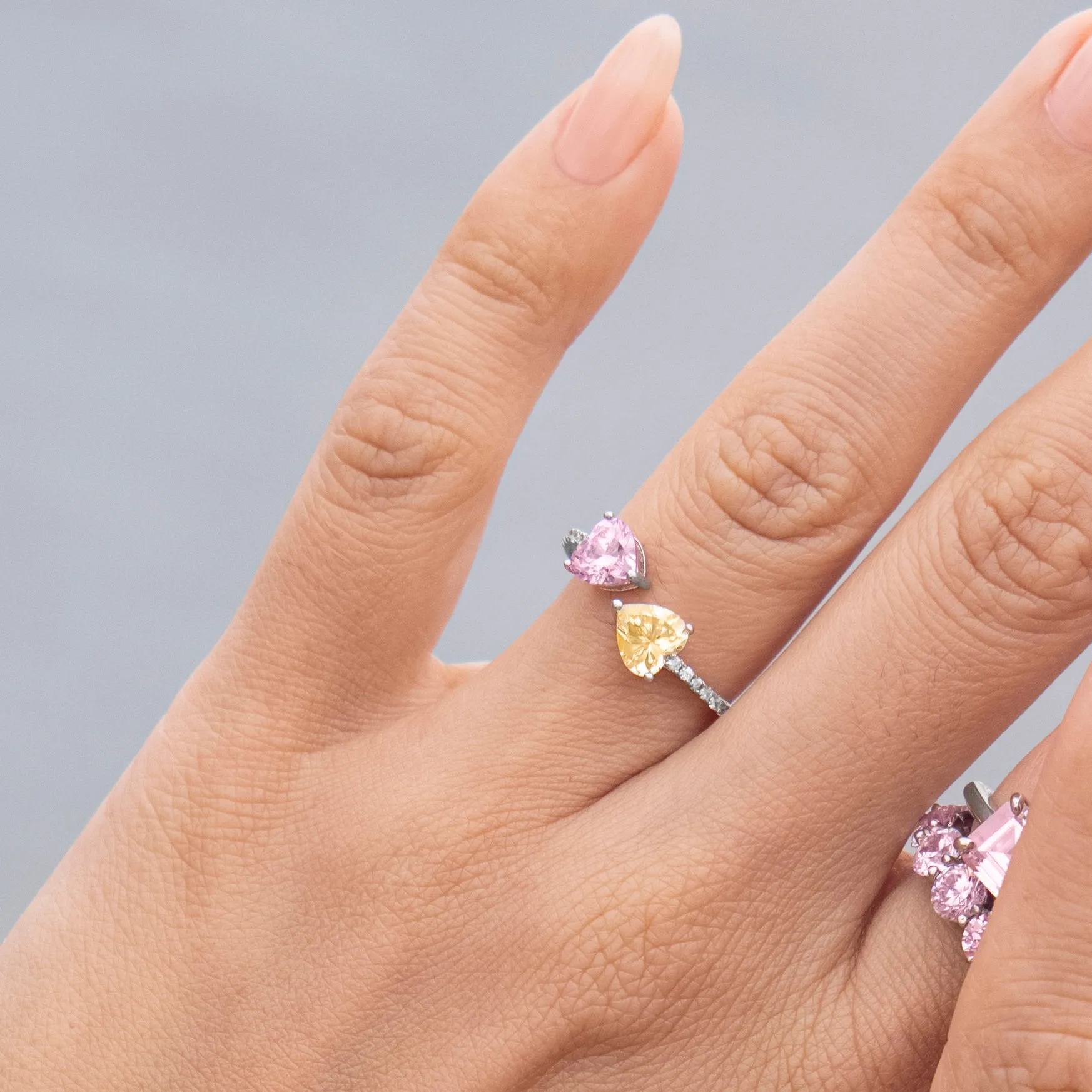 Anillo abierto de corazones amarillo y rosa - ajustable - plata 925