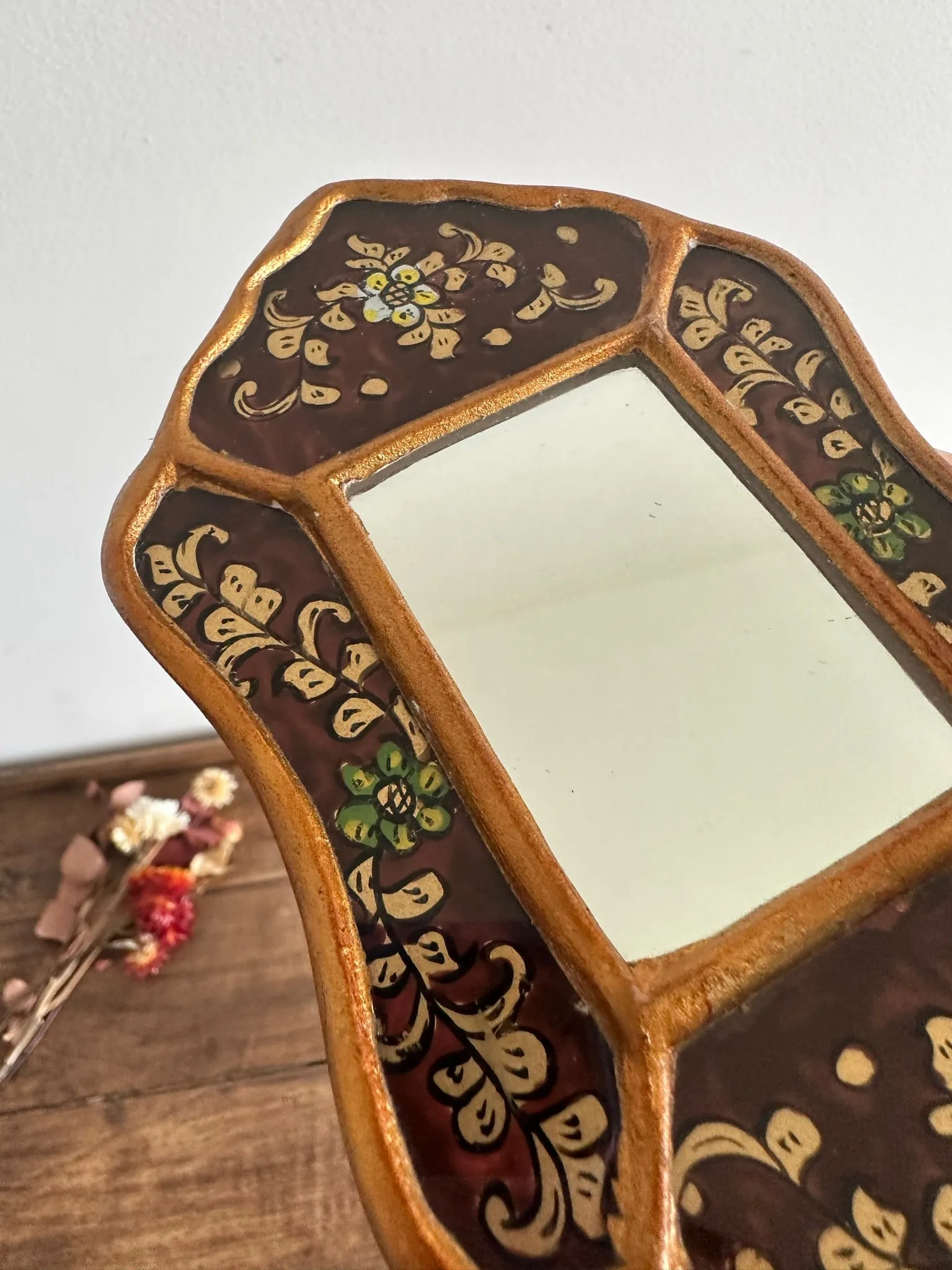 Miroir péruvien émaillé or et marron glacé