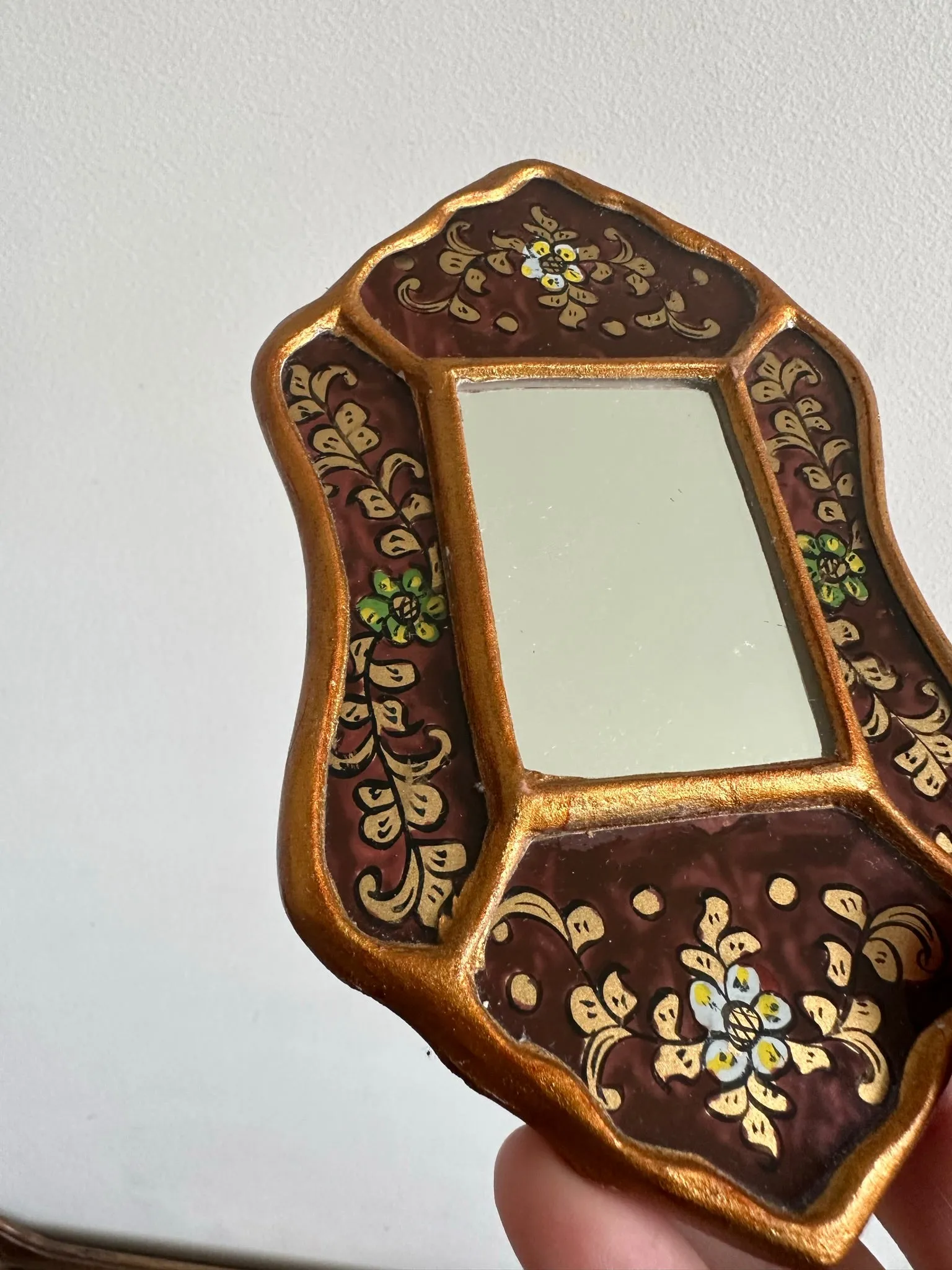 Miroir péruvien émaillé or et marron glacé