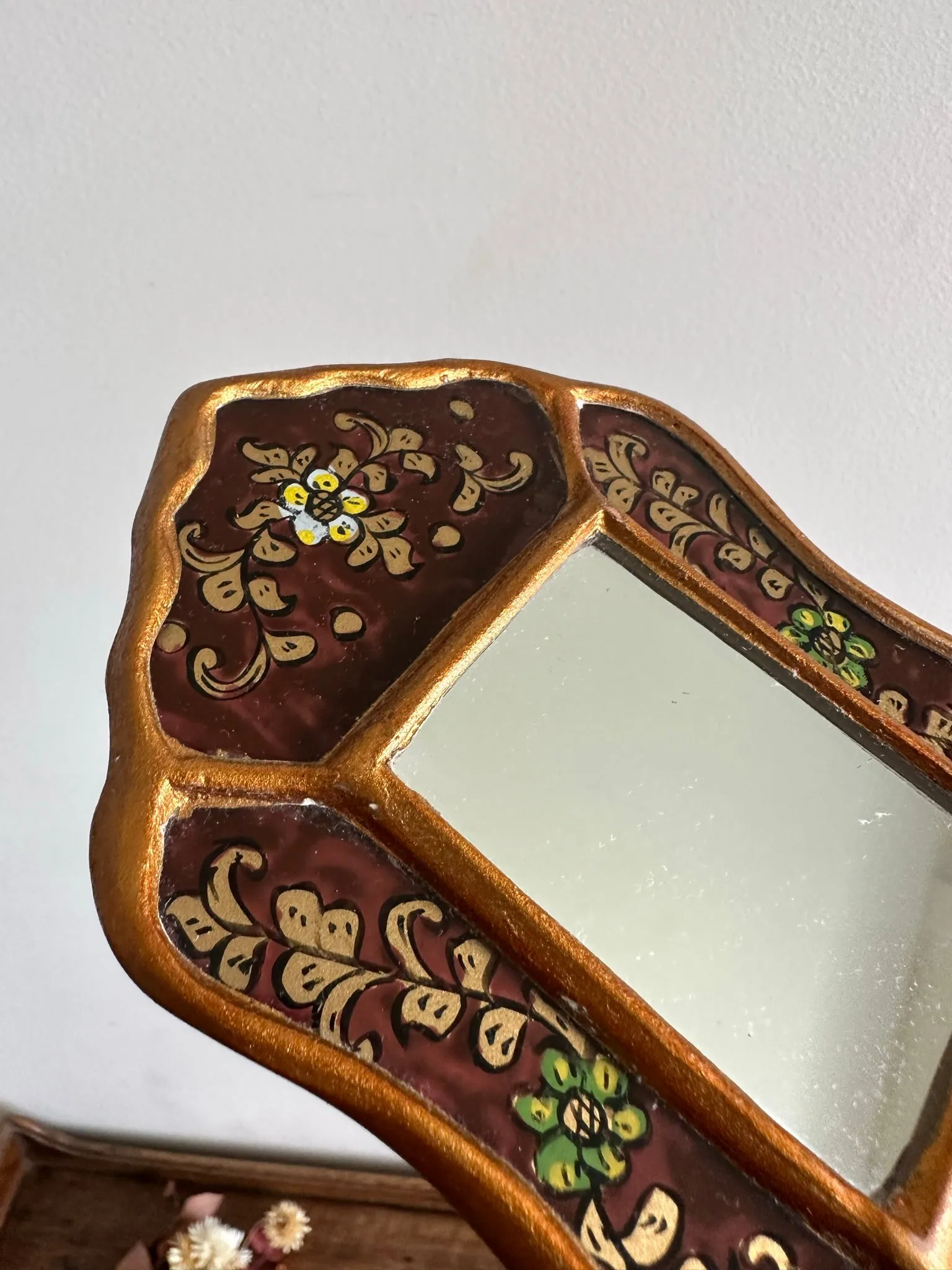Miroir péruvien émaillé or et marron glacé