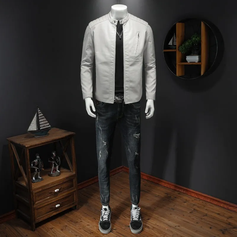 Roupa de couro plus size para o outono com gola alta.